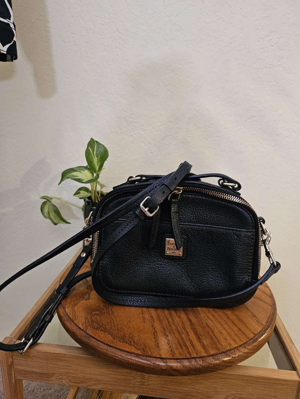 Dooney & Bourke Black belvedere ambler Pebbled Leather Compact Crossbody bag